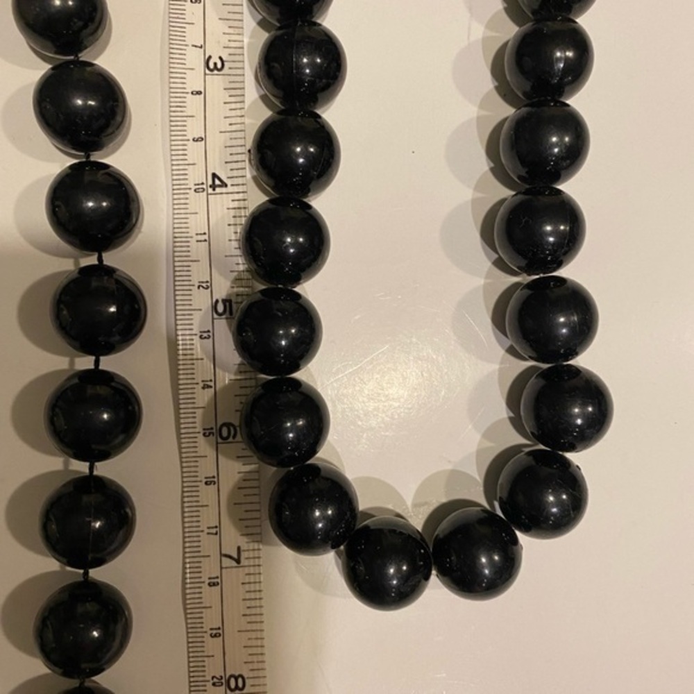 VINTAGE BLACK LAYERING NECKLACES LARGE PLASTIC BEADS - Picture 4 of 8